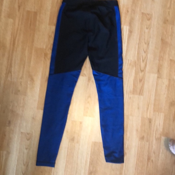 Under Armour fitted black blue cold gear. - Picture 4 of 5